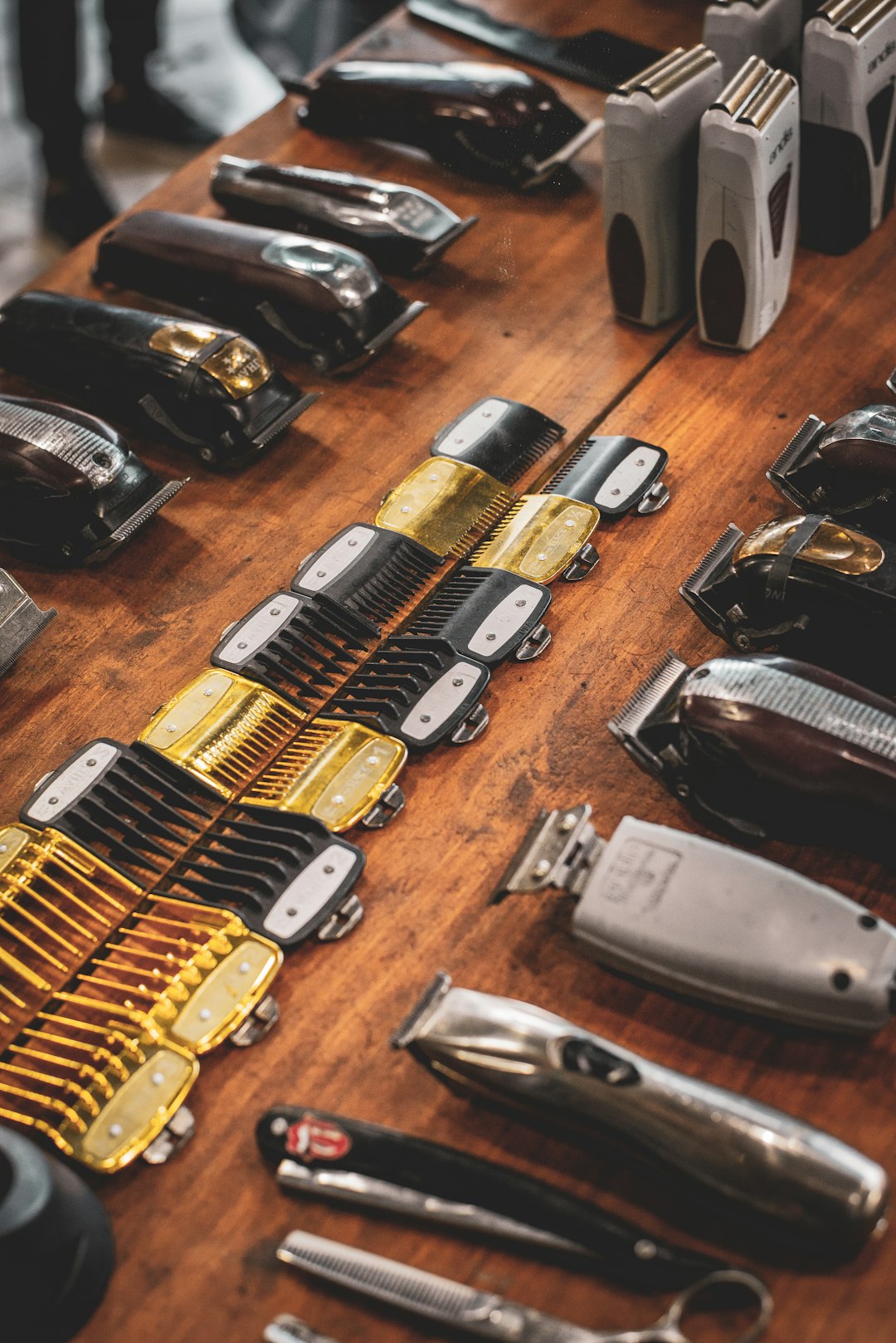 yellow-and-black-truck-scale-model-znyjl9pbaus